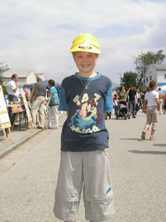 Tochter Donaubauer mit Solarm&uuml;tze