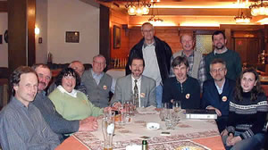 Fröhliche Gesichter der Ainringer Solargesellschafter bei der Jahreshauptversammlung am 25.März 2002 