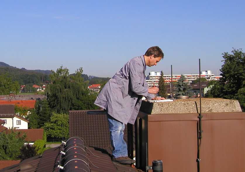 Elektromeister bei der Arbeit