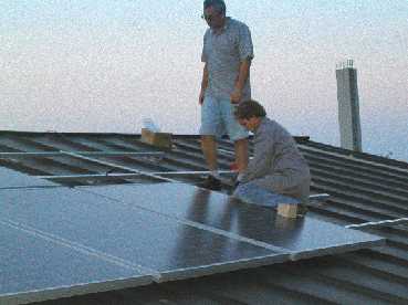 PV-Werker am Abendhimmel