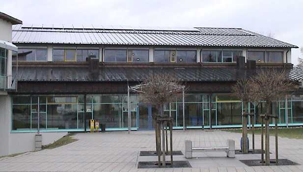 PV-Anlage noch mit Schnee bedeckt